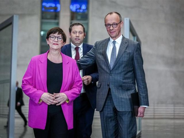 Friedrich Merz (CDU, r.), Saskia Esken und Lars Klingbeil (beide SPD) 