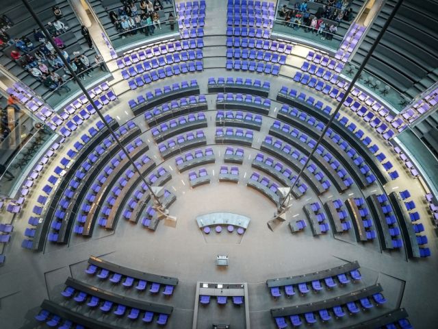 Blick in den Bundestag aus der Vogelperspektive 