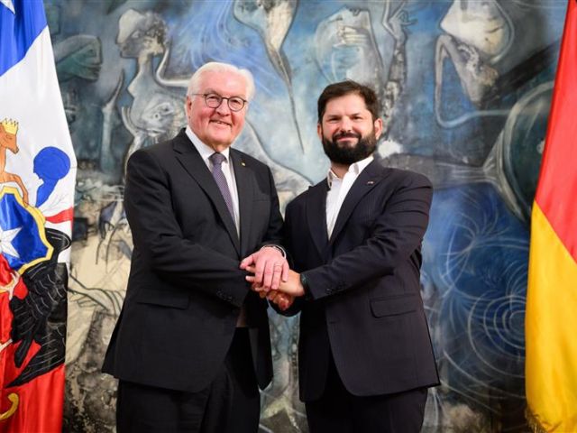 Bundespräsident Steinmeier (l.) und Präsident Boric 