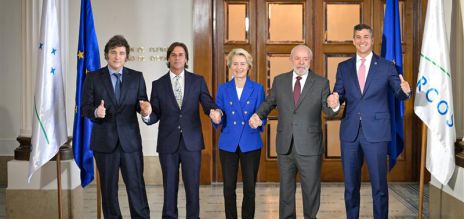 Argentinian President Javier Milei, Uruguayan President Luis Lacalle Pou, European Commission President Ursula von der Leyen, and Brazilian President Luiz Inácio Lula da Silva (left to right) pose for a photograph at  the Mercosur Summit. 