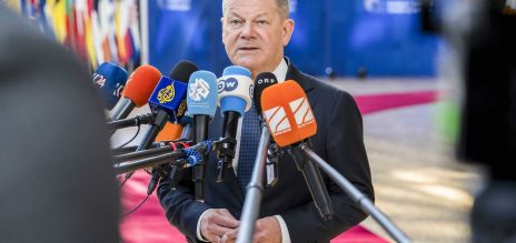 Federal Chancellor Scholz addresses the press in Brussels.  