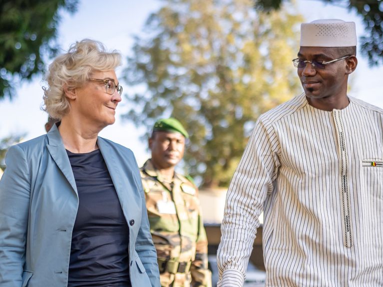 Lambrecht besucht deutsche Soldaten in Mali Lambrecht besucht deutsche Soldaten in Mali