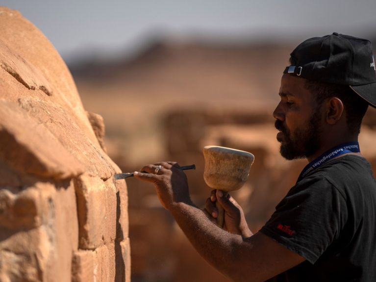 Sefian Mutokil en plein travaux de restauration au Soudan 