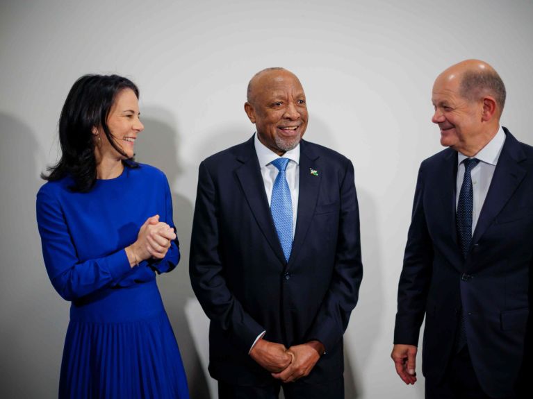 Annalena Baerbock, Nangolo Mbumba and Olaf Scholz Annalena Baerbock, Nangolo Mbumba and Olaf Scholz