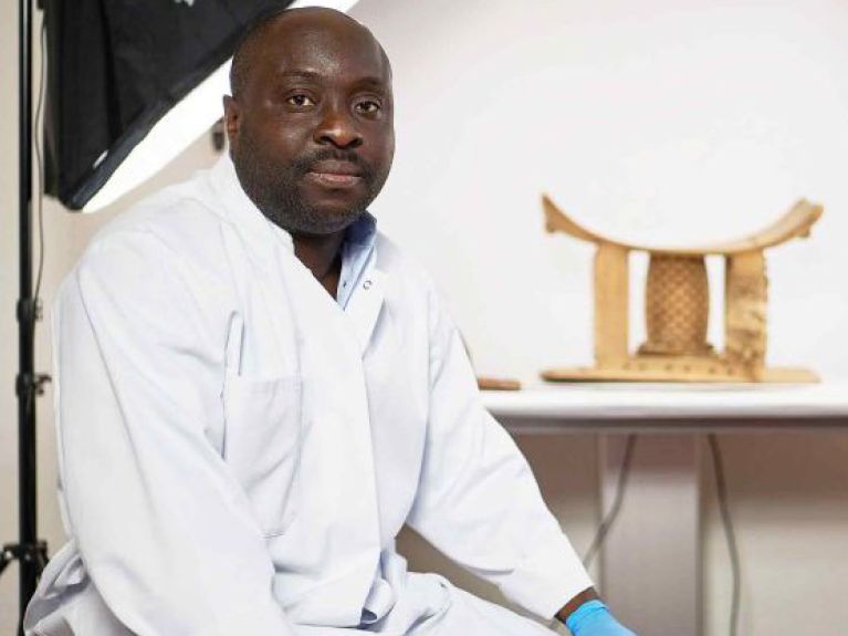 Ohiniko Mawussé Toffa ist Kolonialhistoriker und Germanist. Ohiniko Mawussé Toffa ist Kolonialhistoriker und Germanist.