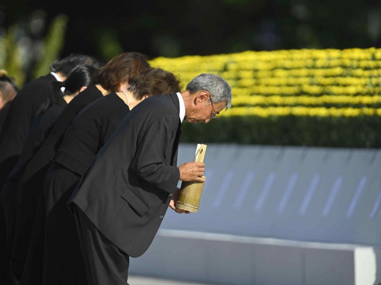 日本纪念广岛原子弹爆炸悲剧的遇难者。 日本纪念广岛原子弹爆炸悲剧的遇难者。