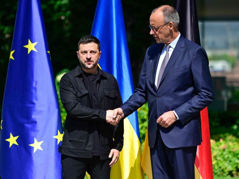 O chanceler federal Friedrich Merz e o presidente ucraniano Volodymyr Zelensky O chanceler federal Friedrich Merz e o presidente ucraniano Volodymyr Zelensky