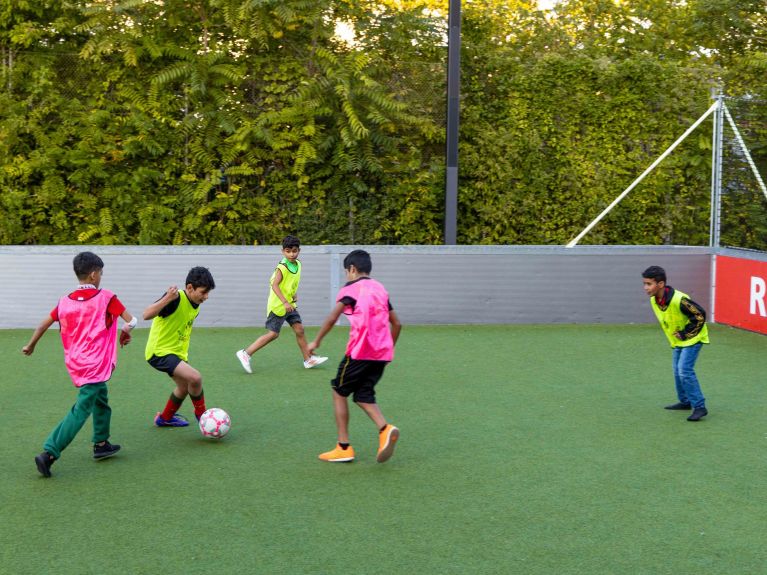 小球迷驰骋绿茵场 小球迷驰骋绿茵场