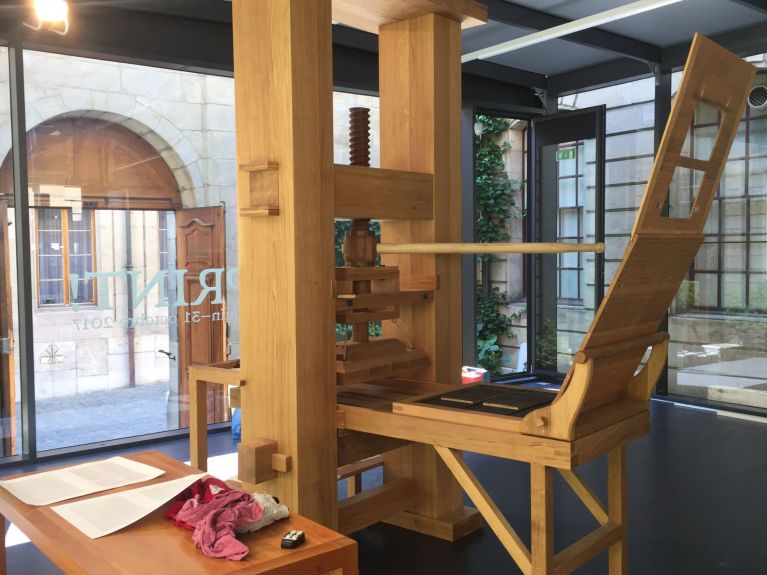 Réplique de la presse à imprimer construite par Gutenberg Réplique de la presse à imprimer construite par Gutenberg