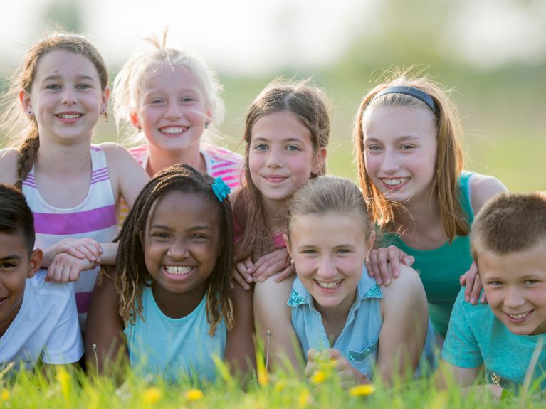 Freunde gehören für Kinder zu einem guten Leben.