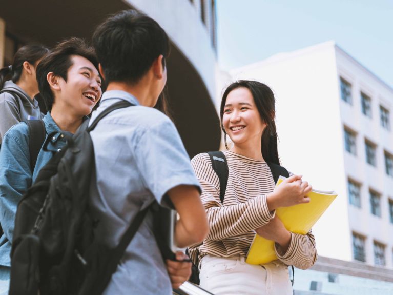 Junge Menschen aus China studieren gerne in Deutschland. 