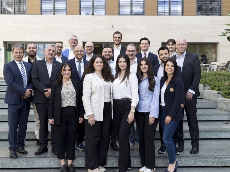Des albanaises et albanais d’Allemagne au ministère des Affaires étrangères Des albanaises et albanais d’Allemagne au ministère des Affaires étrangères