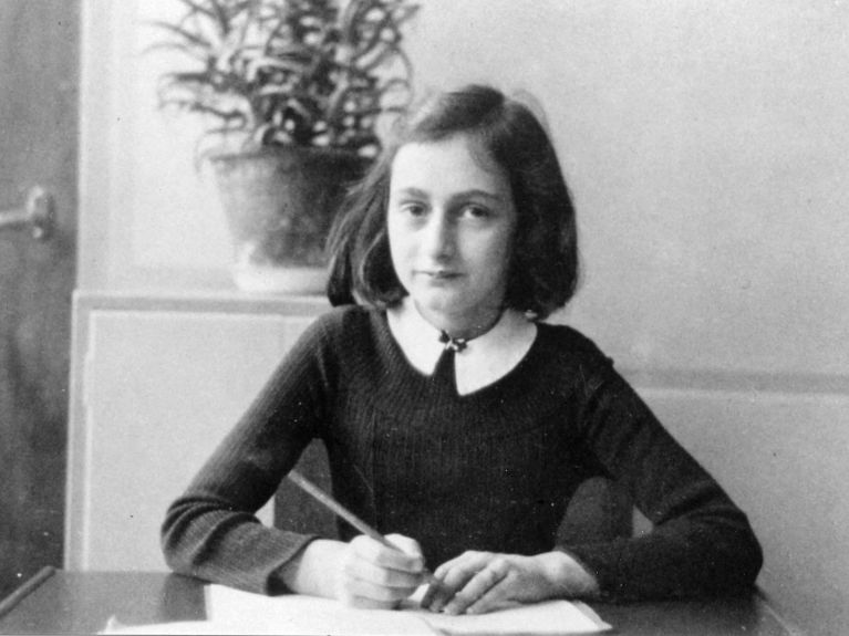 Po śmierci Anne Frank jej pamiętnik zyskał popularność na całym świecie. Po śmierci Anne Frank jej pamiętnik zyskał popularność na całym świecie.