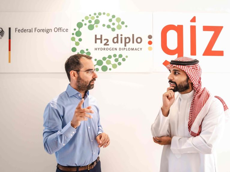 The Federal Foreign Office commissioned the “H2-diplo” project.