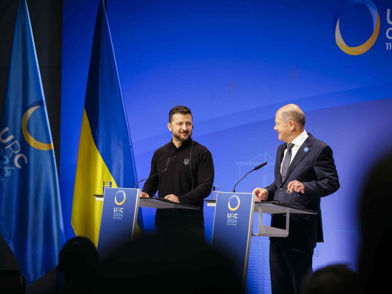 URC 2024 in Berlin: Wolodymyr Selenskyj und Olaf Scholz.