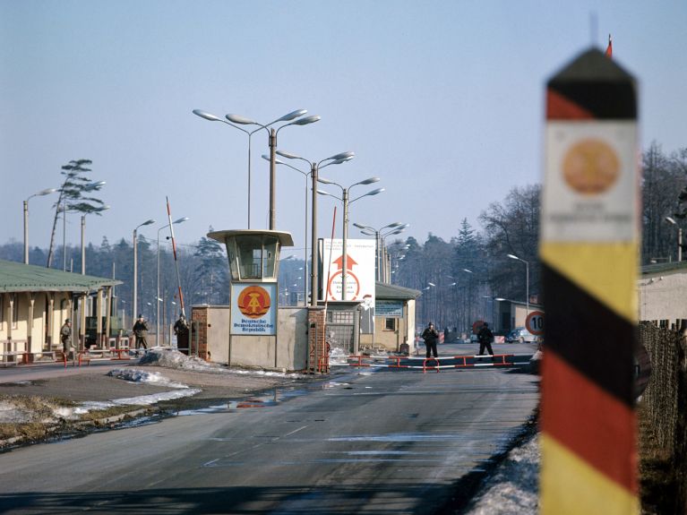 Damals war die Grenze ein beängstigender Anblick: Die „Interzonenautobahn bei Marienborn“.