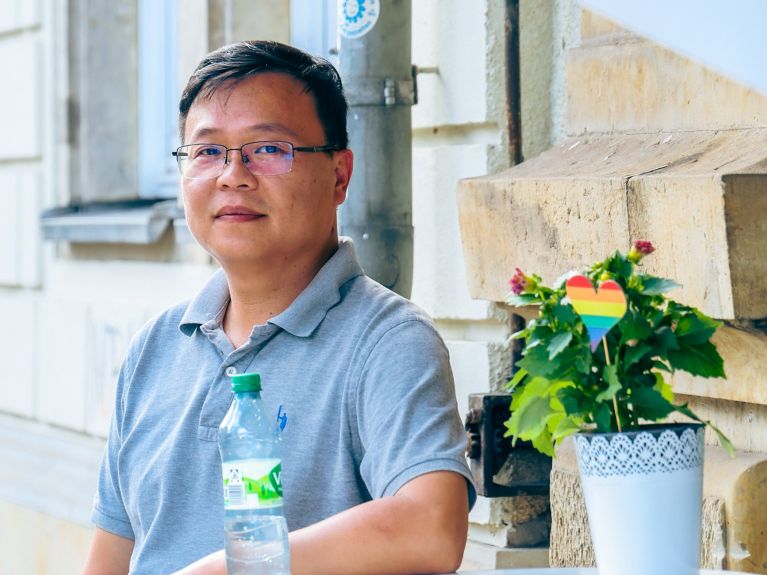 Reiseleiter Hu Zhigang will dabei helfen, Deutschland jenseits von Klischees zu entdecken. Reiseleiter Hu Zhigang will dabei helfen, Deutschland jenseits von Klischees zu entdecken.