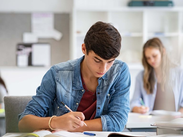 Uma linguagem simples permite uma leitura mais fácil. 