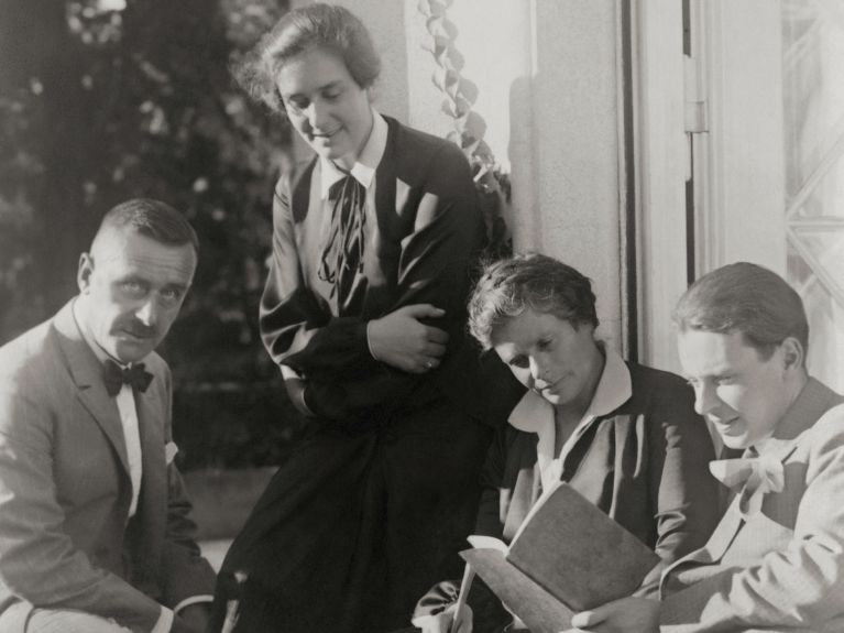 Thomas Mann 1931 mit Frau Katia und den Kindern Klaus und Erika Thomas Mann 1931 mit Frau Katia und den Kindern Klaus und Erika