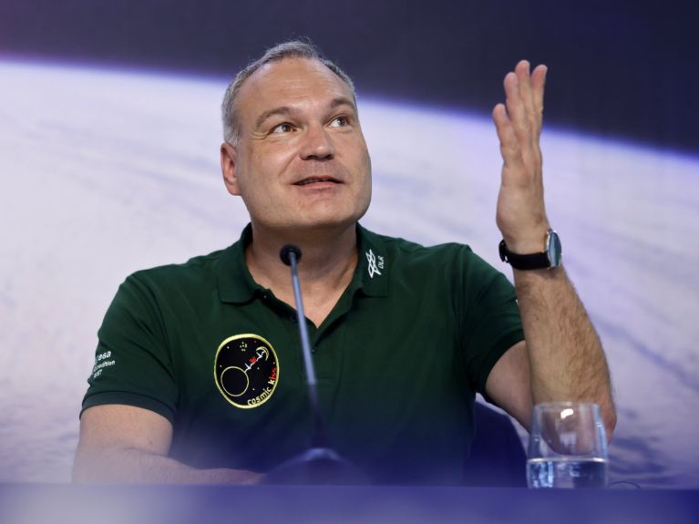 Walther Pelzer manages the German Space Agency. Walther Pelzer manages the German Space Agency.