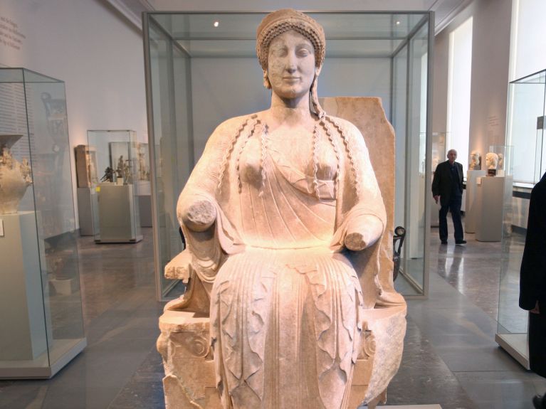 老博物馆里的《塔伦特宝座女神像》。 老博物馆里的《塔伦特宝座女神像》。