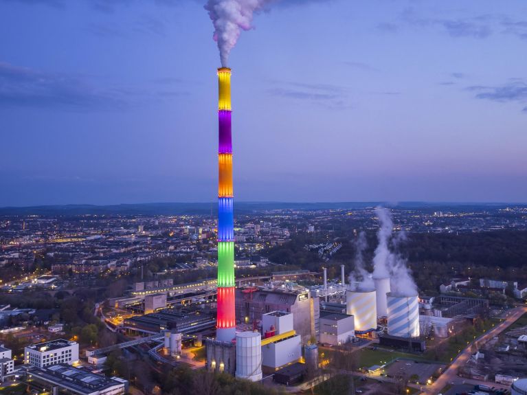 The world’s tallest artwork: “Lulatsch”, the 301.80-metre-high smokestack of the former Chemnitz North heating plant. The world’s tallest artwork: “Lulatsch”, the 301.80-metre-high smokestack of the former Chemnitz North heating plant.