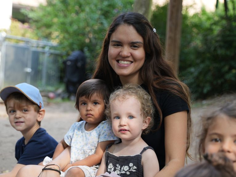 Daniela Noya aime travailler avec des enfants. Daniela Noya aime travailler avec des enfants.