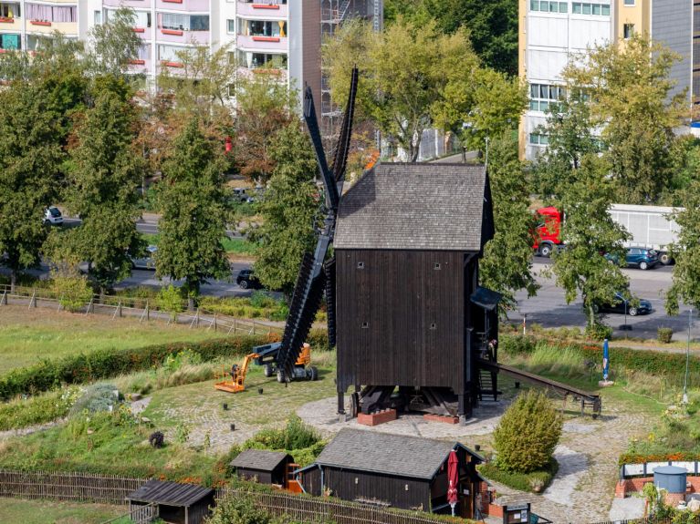在马灿博克风车磨坊体验 1900 年的面粉磨制工艺  在马灿博克风车磨坊体验 1900 年的面粉磨制工艺