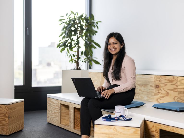 Ayushi Sharma, responsable informatique  Ayushi Sharma, responsable informatique