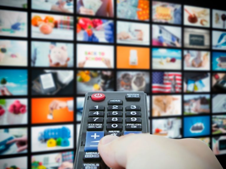 Все телеканалы Германии обязаны транслировать предвыборную агитацию. Все телеканалы Германии обязаны транслировать предвыборную агитацию.