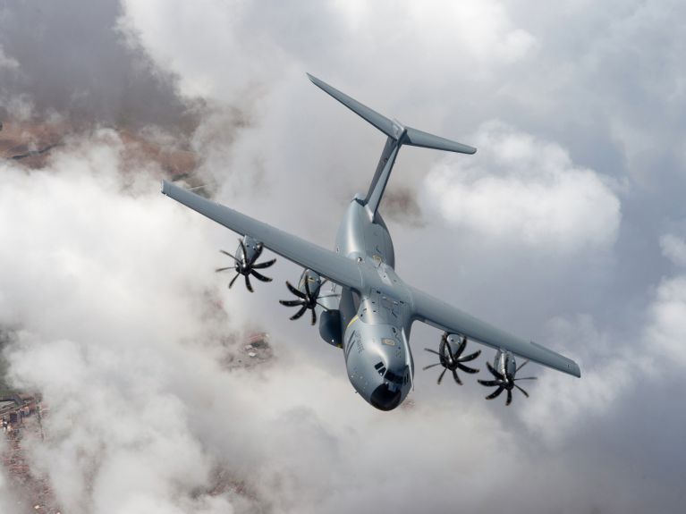 Askeri kargo uçağı Airbus A400M Askeri kargo uçağı Airbus A400M