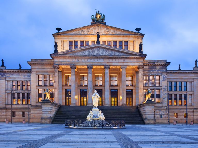 Karl Friedrich Schinkel’in Berlin’deki eserleri arasında Konzerthaus da bulunuyor. Karl Friedrich Schinkel’in Berlin’deki eserleri arasında Konzerthaus da bulunuyor.
