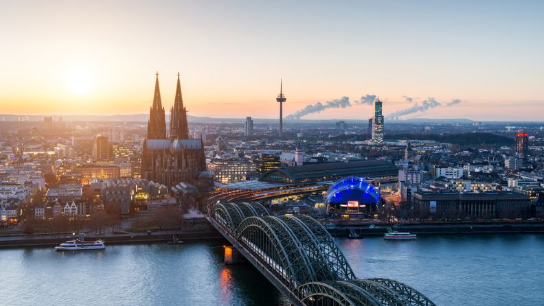 Der Kölner Dom ist für viele das Herz der Rheinstadt. Der Kölner Dom ist für viele das Herz der Rheinstadt.