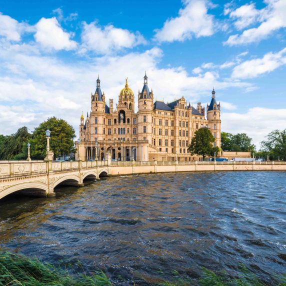 Das Schloss auf einer Insel im Schweriner See 