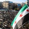 Syrische Flagge vor einem Platz in Aleppo 